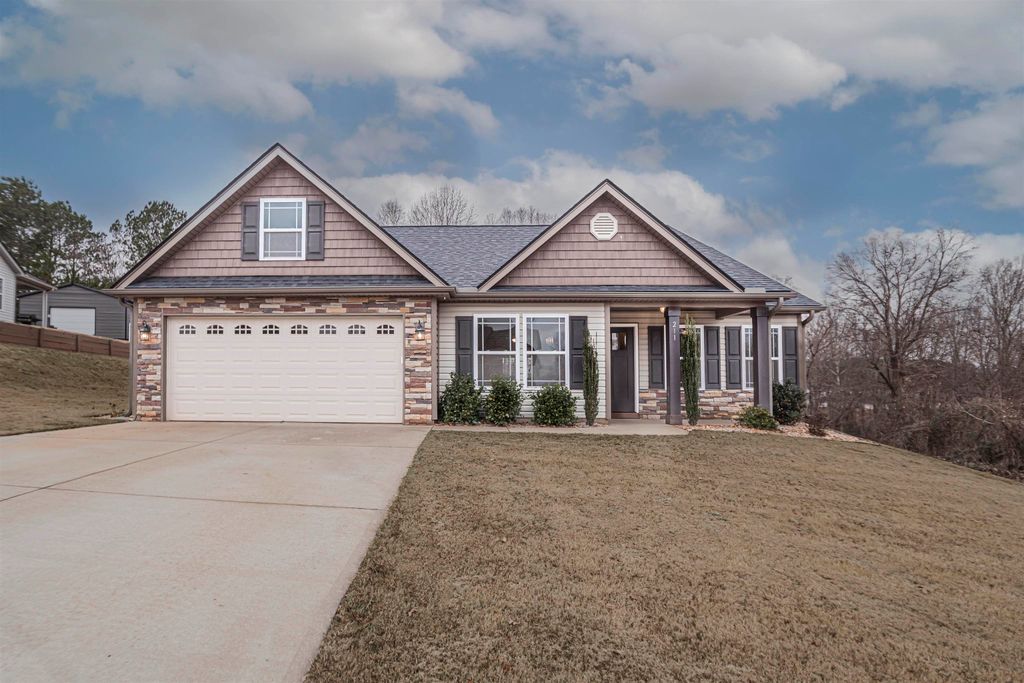211 Daybreak Court, Wellford, SC 29385