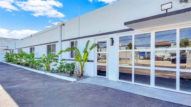 1822 NW 22nd St, Miami, FL 33142