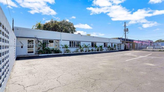 1822 NW 22nd St, Miami, FL 33142