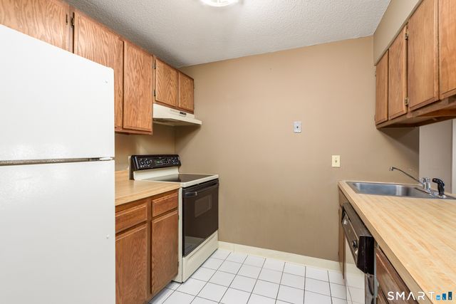 38 North Main Street APT 14, West Hartford, CT 06107