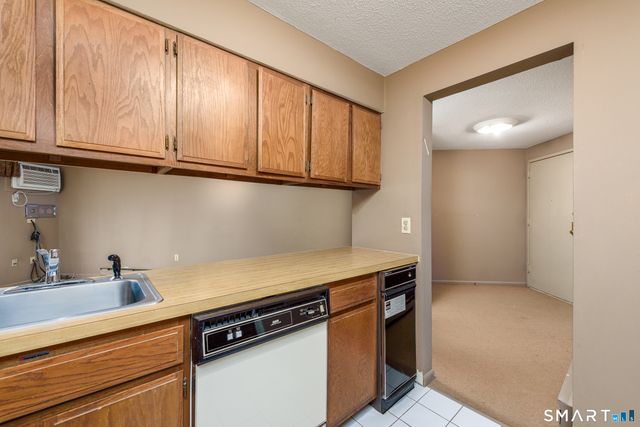 38 North Main Street APT 14, West Hartford, CT 06107