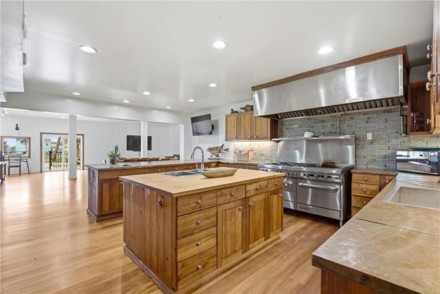 400 S 12th St, Port Aransas, TX 78373
