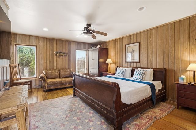400 S 12th St, Port Aransas, TX 78373