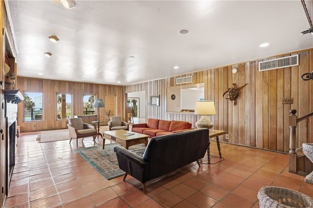 400 S 12th St, Port Aransas, TX 78373