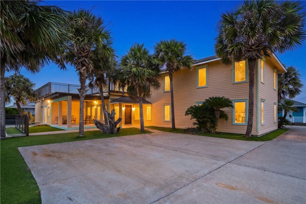 400 S 12th St, Port Aransas, TX 78373