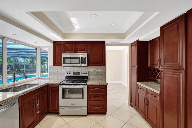 470 NW 46th Ave, Plantation, FL 33317