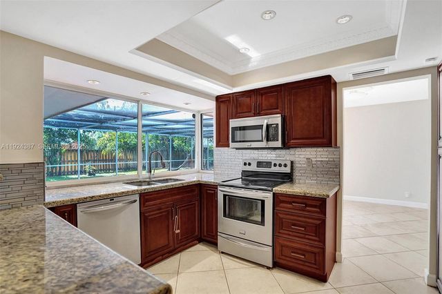 470 NW 46th Ave, Plantation, FL 33317