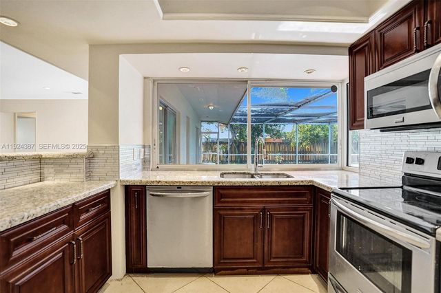 470 NW 46th Ave, Plantation, FL 33317