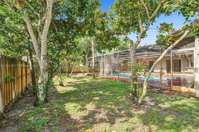 470 NW 46th Ave, Plantation, FL 33317