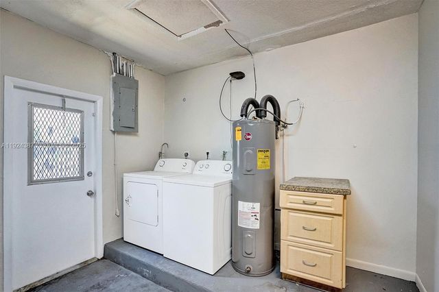 470 NW 46th Ave, Plantation, FL 33317