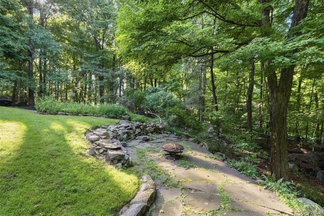 45 Chardavoyne Road, Warwick, NY 10990