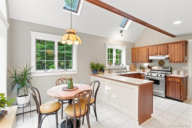 45 Chardavoyne Road, Warwick, NY 10990