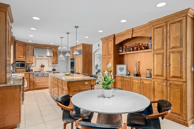 10927 S LOSTWOOD DR, Sandy, UT 84092