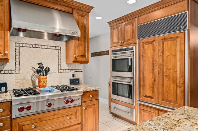 10927 S LOSTWOOD DR, Sandy, UT 84092