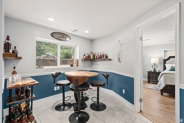 10927 S LOSTWOOD DR, Sandy, UT 84092