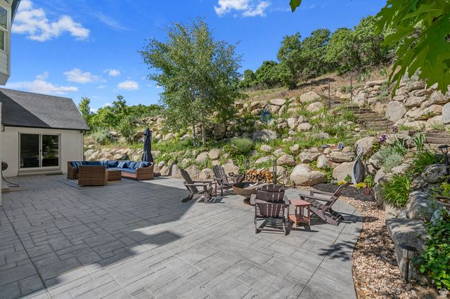 10927 S LOSTWOOD DR, Sandy, UT 84092