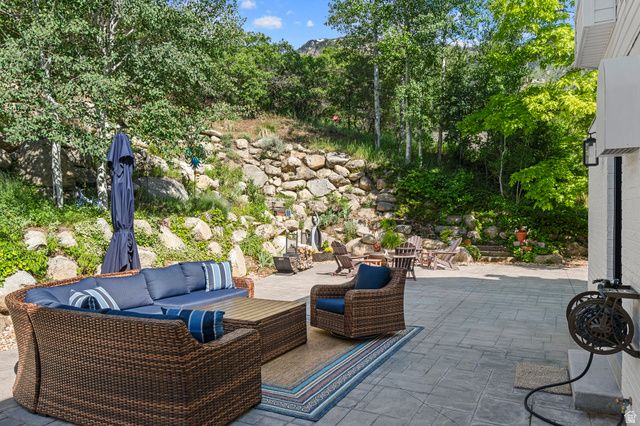 10927 S LOSTWOOD DR, Sandy, UT 84092