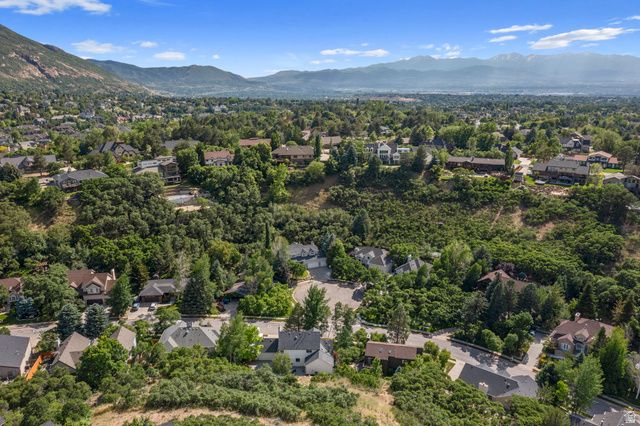 10927 S LOSTWOOD DR, Sandy, UT 84092