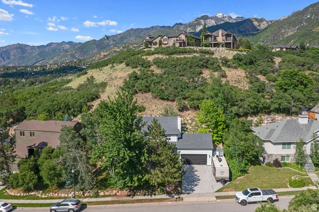 10927 S LOSTWOOD DR, Sandy, UT 84092