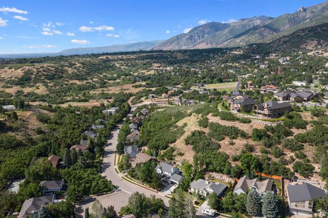10927 S LOSTWOOD DR, Sandy, UT 84092