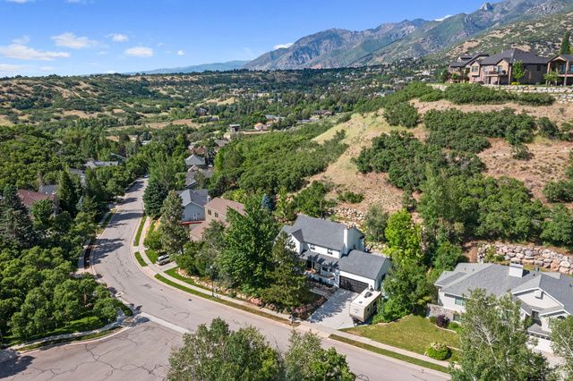 10927 S LOSTWOOD DR, Sandy, UT 84092