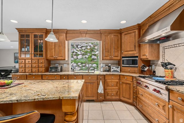 10927 S LOSTWOOD DR, Sandy, UT 84092
