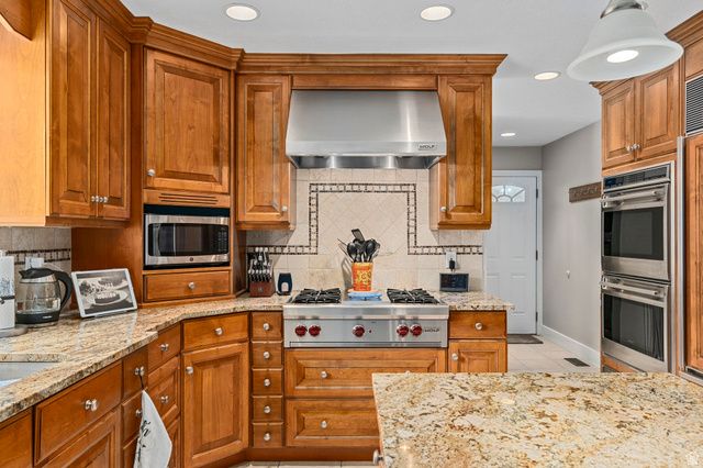 10927 S LOSTWOOD DR, Sandy, UT 84092