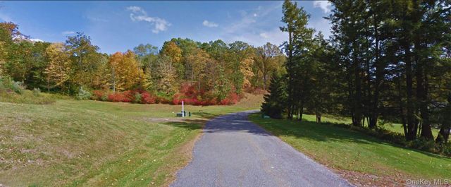 51 Estate Drive, Pawling, NY 12564