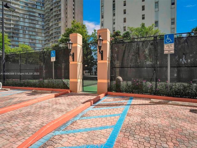 2475 Brickell Ave 2006, Miami, FL 33129
