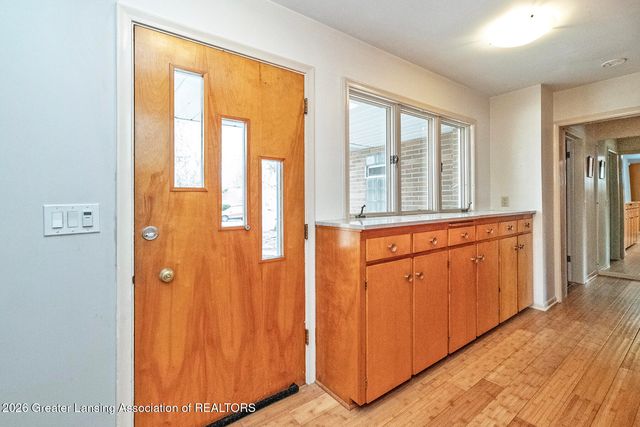 3001 Westchester Road, Lansing, MI 48911