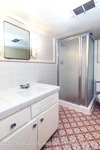 3001 Westchester Road, Lansing, MI 48911