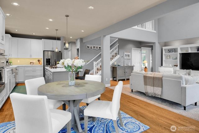 217 9th Avenue S, Edmonds, WA 98020