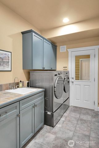 217 9th Avenue S, Edmonds, WA 98020