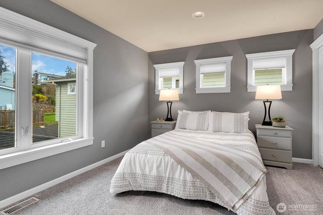 217 9th Avenue S, Edmonds, WA 98020