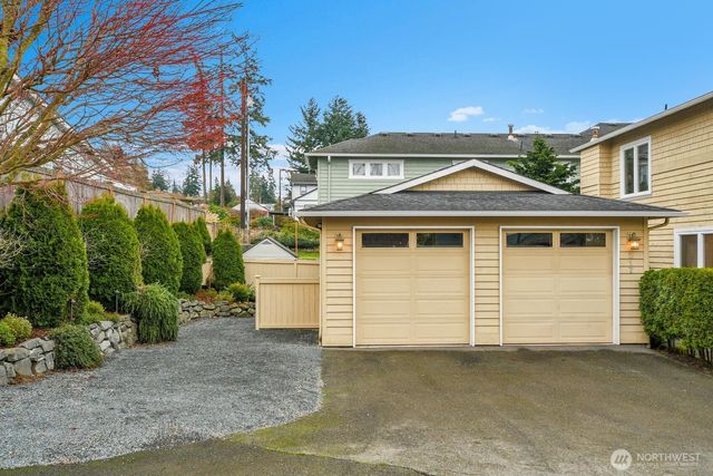 217 9th Avenue S, Edmonds, WA 98020