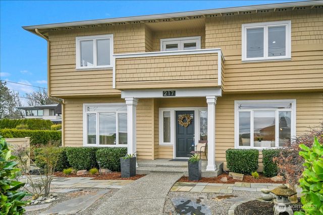 217 9th Avenue S, Edmonds, WA 98020