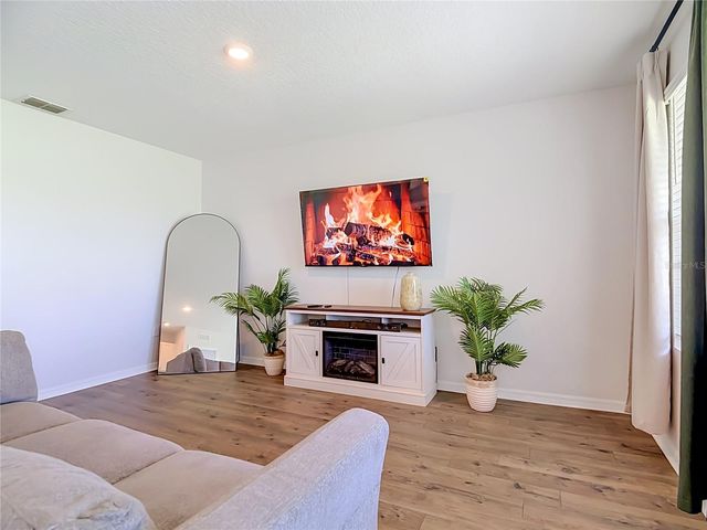 1040 CAMBRIDGE DRIVE, Winter Haven, FL 33881