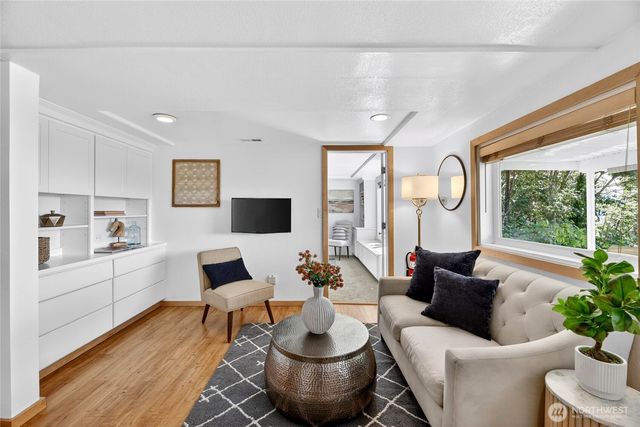 8261 Northrop Place SW, Seattle, WA 98136
