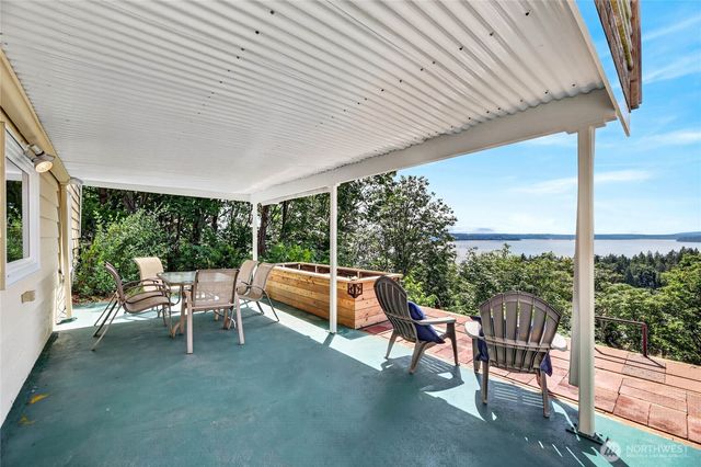 8261 Northrop Place SW, Seattle, WA 98136