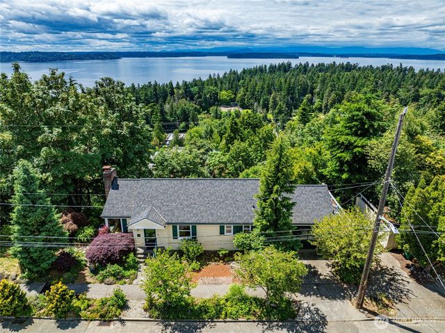 8261 Northrop Place SW, Seattle, WA 98136
