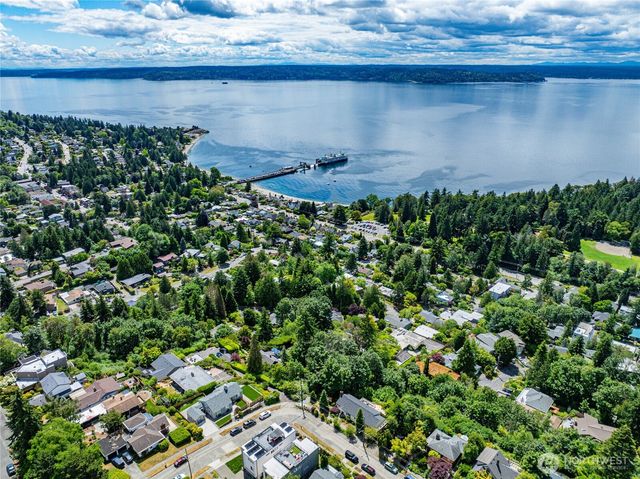8261 Northrop Place SW, Seattle, WA 98136