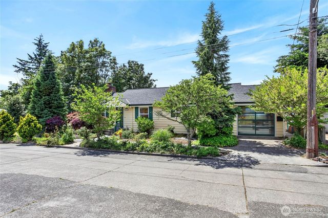 8261 Northrop Place SW, Seattle, WA 98136