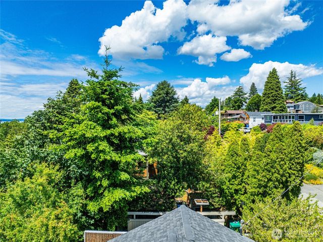 8261 Northrop Place SW, Seattle, WA 98136