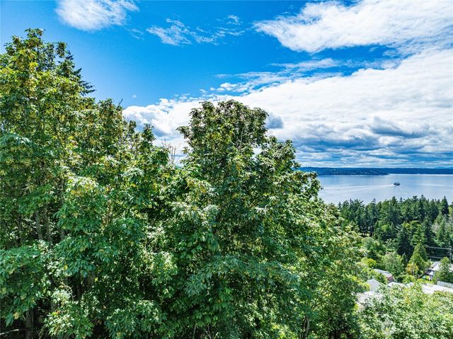 8261 Northrop Place SW, Seattle, WA 98136
