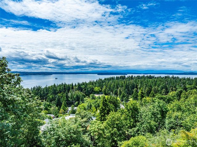 8261 Northrop Place SW, Seattle, WA 98136