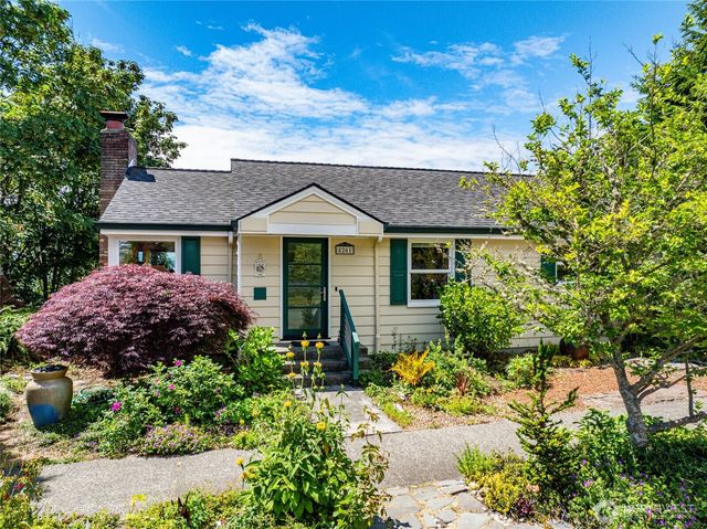 8261 Northrop Place SW, Seattle, WA 98136