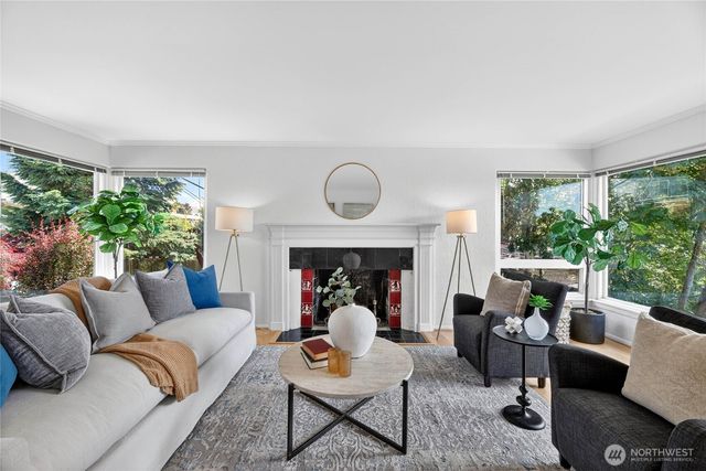 8261 Northrop Place SW, Seattle, WA 98136