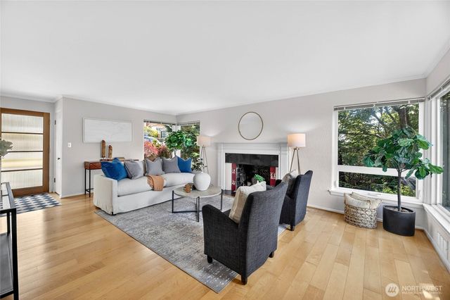8261 Northrop Place SW, Seattle, WA 98136