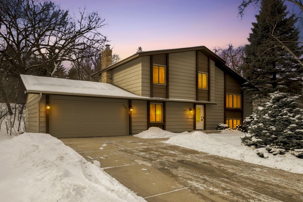 13312 Lakeview Drive, Burnsville, MN 55337