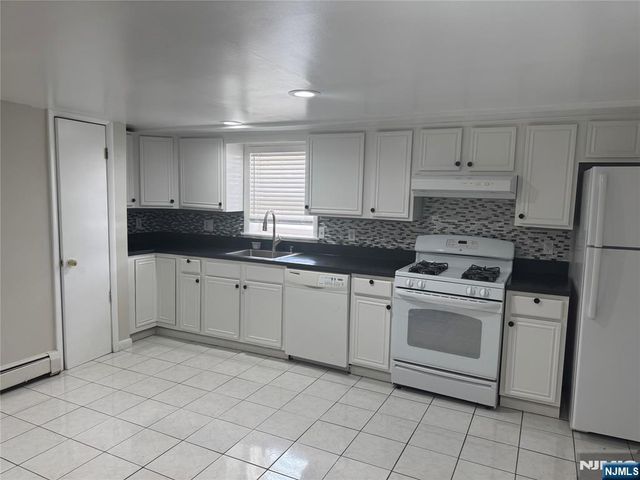 171 Charles Street 2, Secaucus, NJ 07094